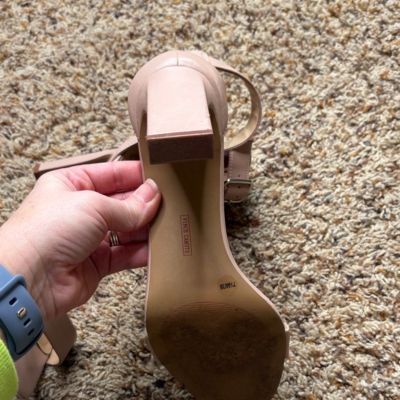 Vince Camuto Women's Cream Ankle Strap Heels size 8 - Picture 4 of 4